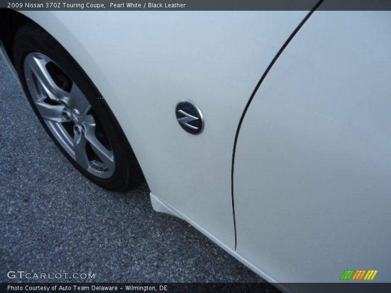 Pearl White / Black Leather 2009 Nissan 370Z Touring Coupe