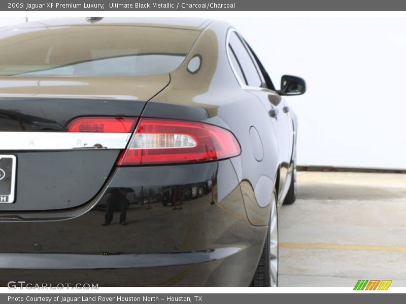 Ultimate Black Metallic / Charcoal/Charcoal 2009 Jaguar XF Premium Luxury