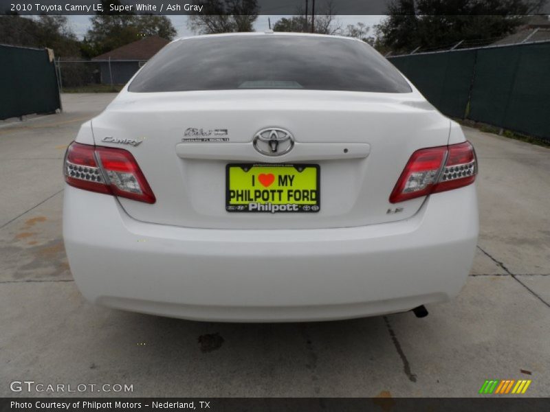 Super White / Ash Gray 2010 Toyota Camry LE