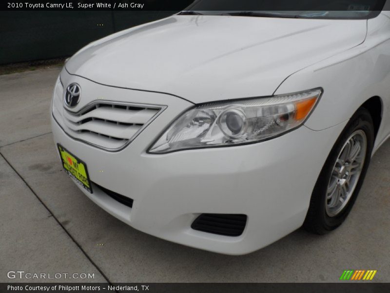 Super White / Ash Gray 2010 Toyota Camry LE