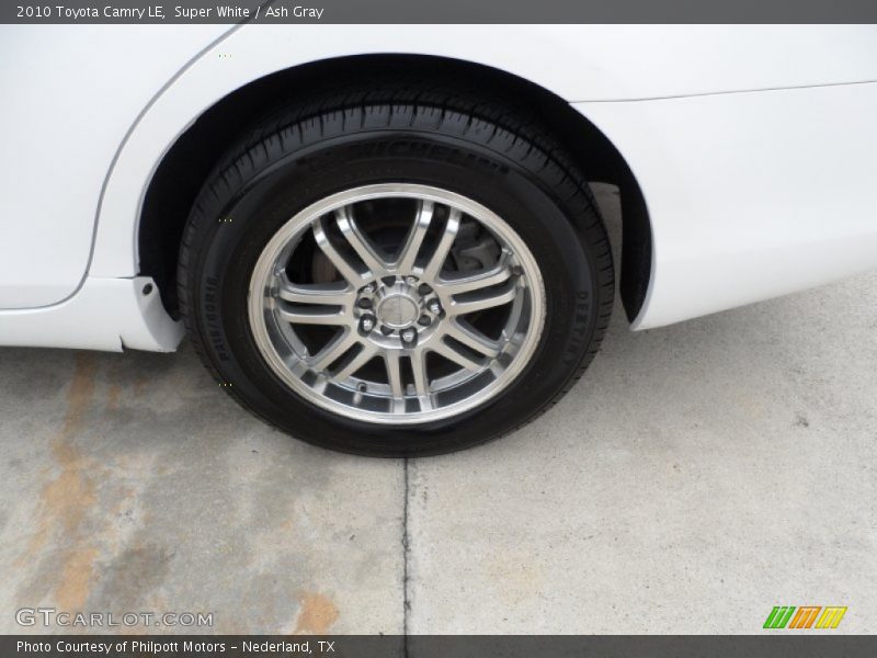 Super White / Ash Gray 2010 Toyota Camry LE