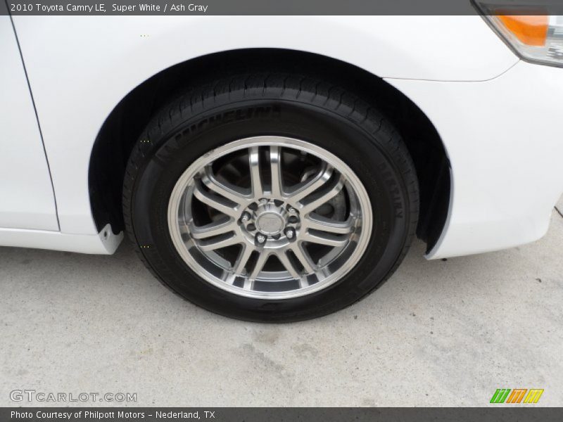 Super White / Ash Gray 2010 Toyota Camry LE