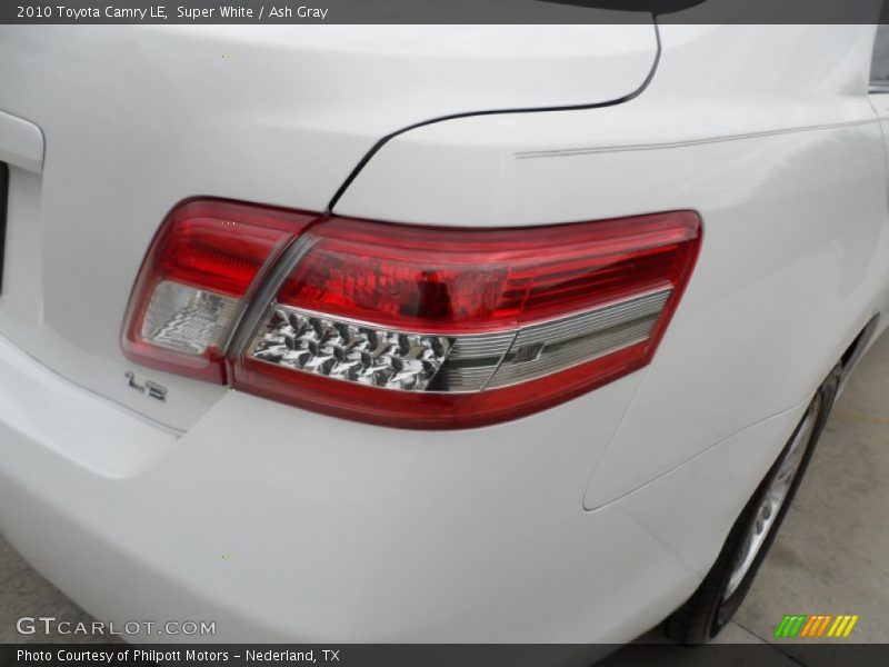 Super White / Ash Gray 2010 Toyota Camry LE