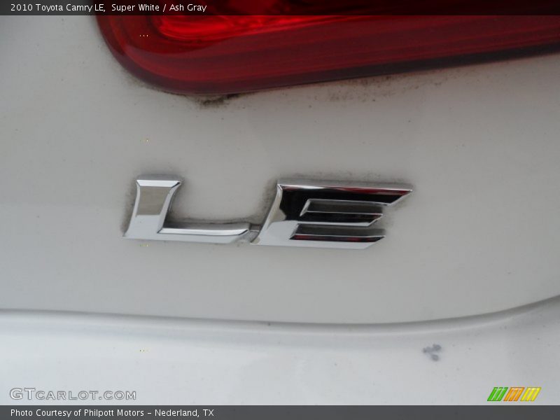 Super White / Ash Gray 2010 Toyota Camry LE