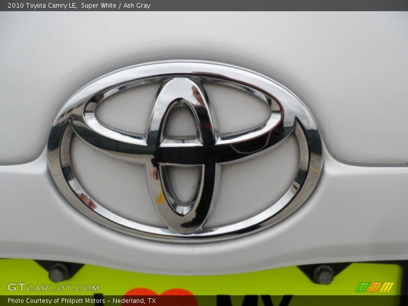 Super White / Ash Gray 2010 Toyota Camry LE