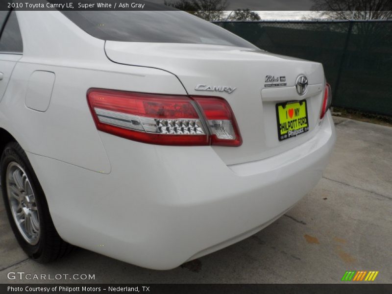 Super White / Ash Gray 2010 Toyota Camry LE