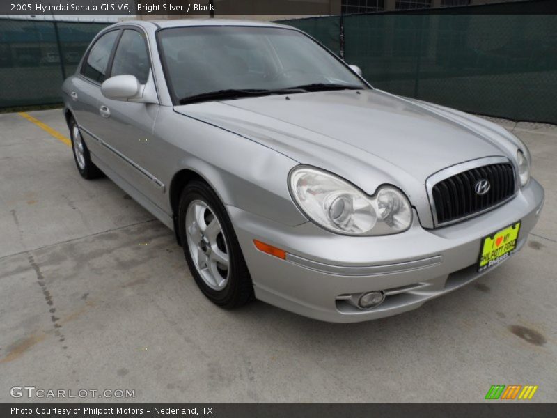 Bright Silver / Black 2005 Hyundai Sonata GLS V6