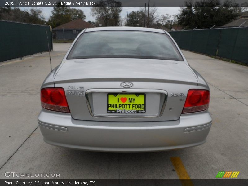 Bright Silver / Black 2005 Hyundai Sonata GLS V6