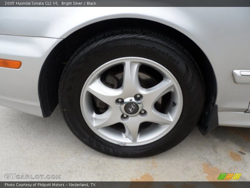 Bright Silver / Black 2005 Hyundai Sonata GLS V6