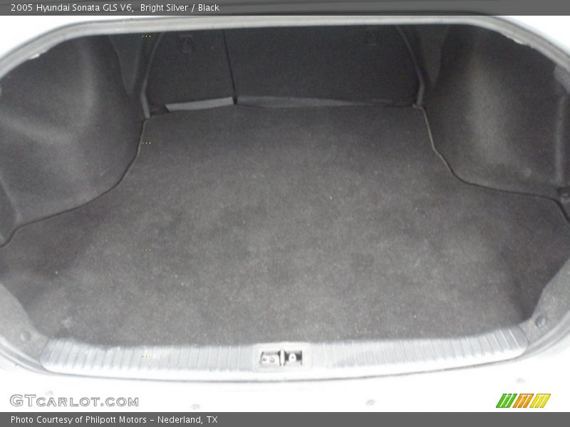 Bright Silver / Black 2005 Hyundai Sonata GLS V6