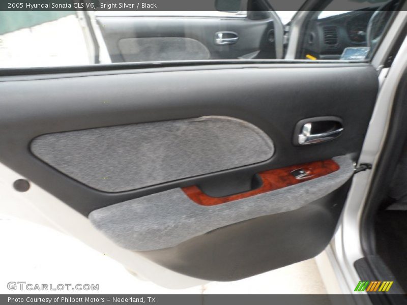 Bright Silver / Black 2005 Hyundai Sonata GLS V6