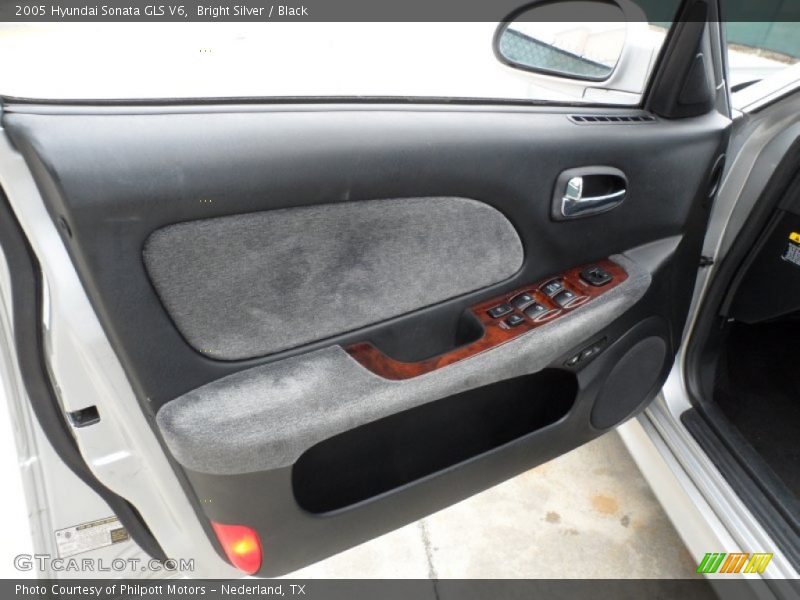 Bright Silver / Black 2005 Hyundai Sonata GLS V6