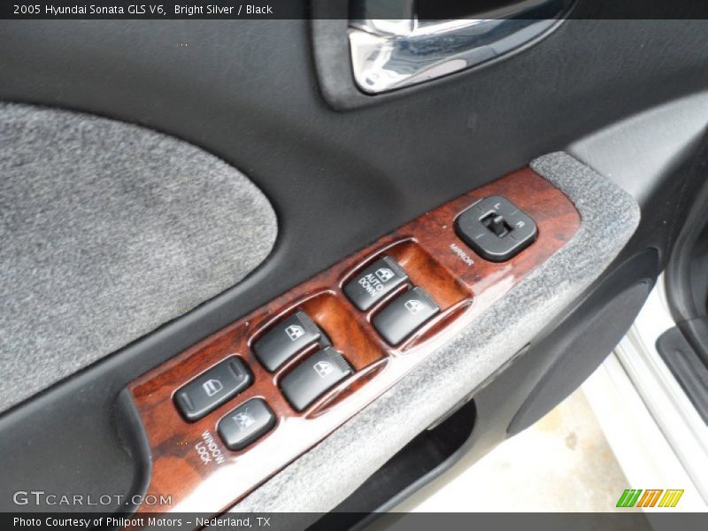 Bright Silver / Black 2005 Hyundai Sonata GLS V6
