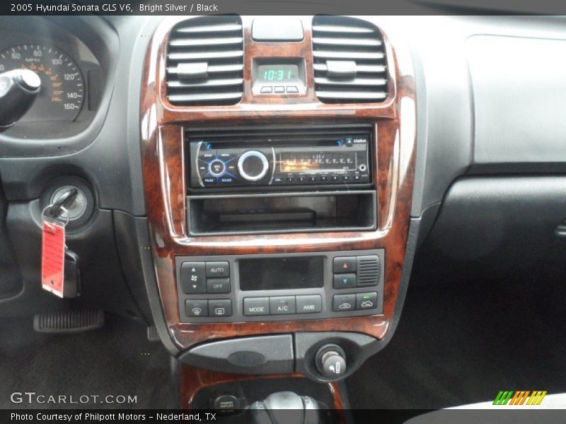 Bright Silver / Black 2005 Hyundai Sonata GLS V6