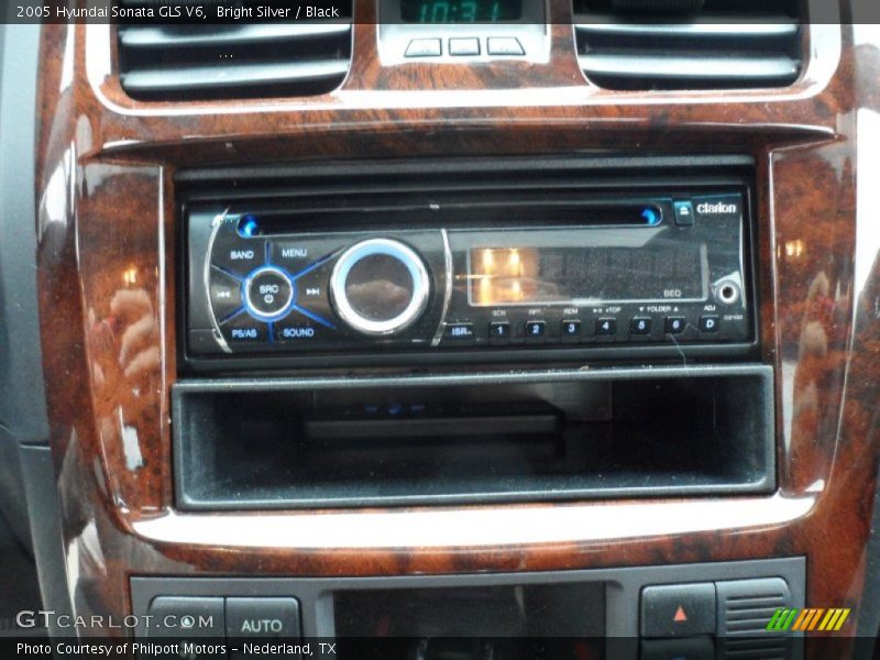 Bright Silver / Black 2005 Hyundai Sonata GLS V6