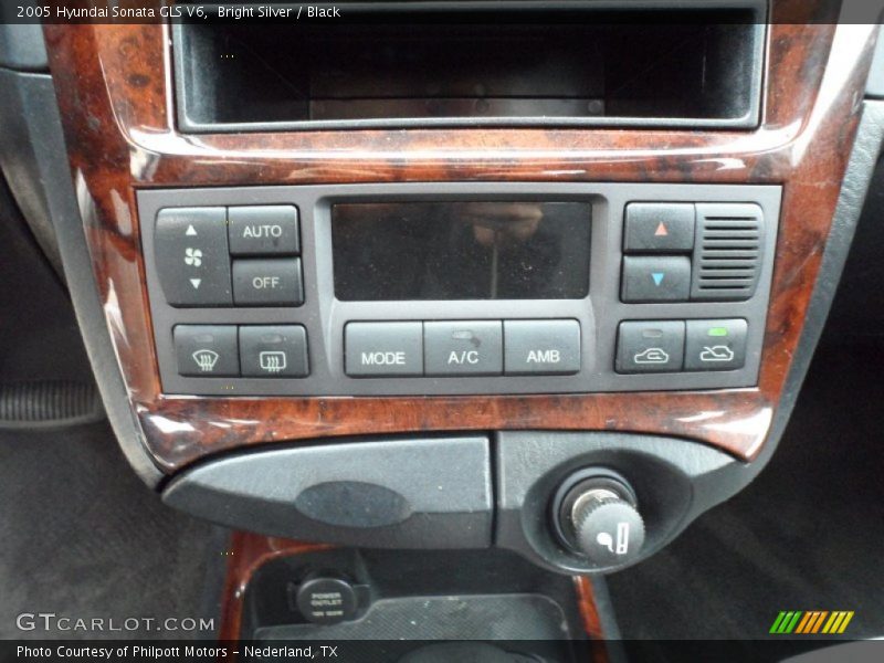 Bright Silver / Black 2005 Hyundai Sonata GLS V6