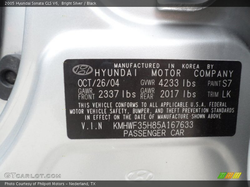 Bright Silver / Black 2005 Hyundai Sonata GLS V6