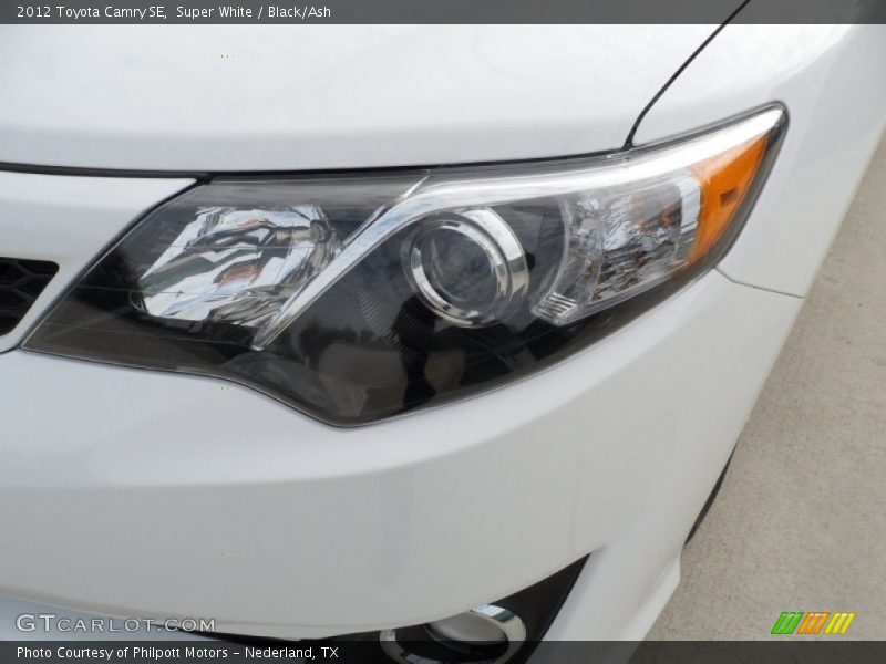 Super White / Black/Ash 2012 Toyota Camry SE