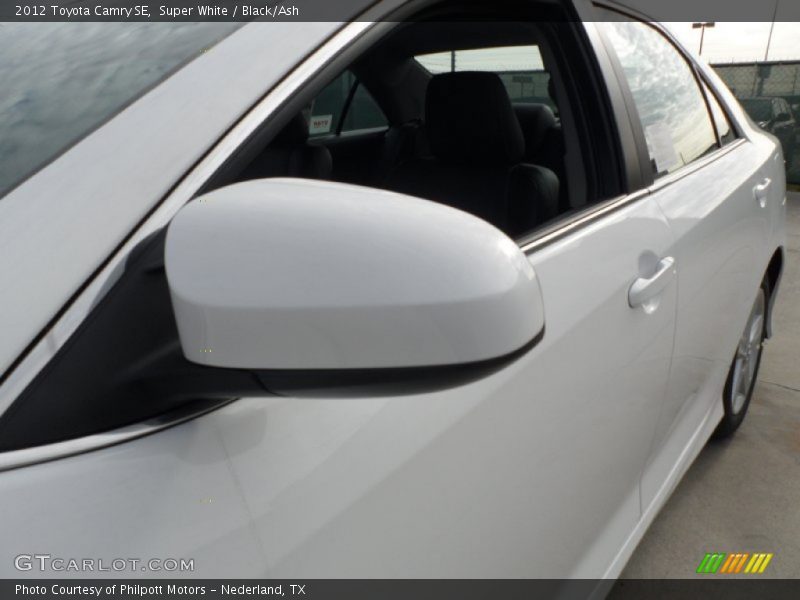 Super White / Black/Ash 2012 Toyota Camry SE
