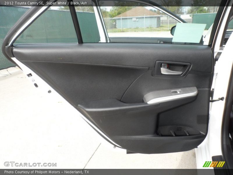 Super White / Black/Ash 2012 Toyota Camry SE