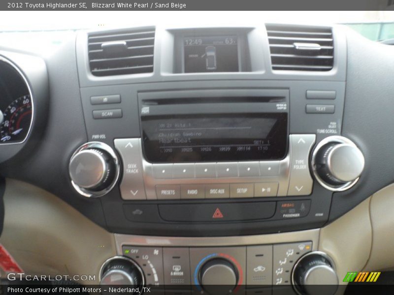 Blizzard White Pearl / Sand Beige 2012 Toyota Highlander SE