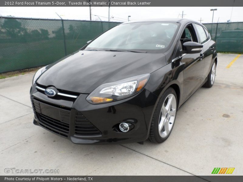 Tuxedo Black Metallic / Charcoal Black Leather 2012 Ford Focus Titanium 5-Door