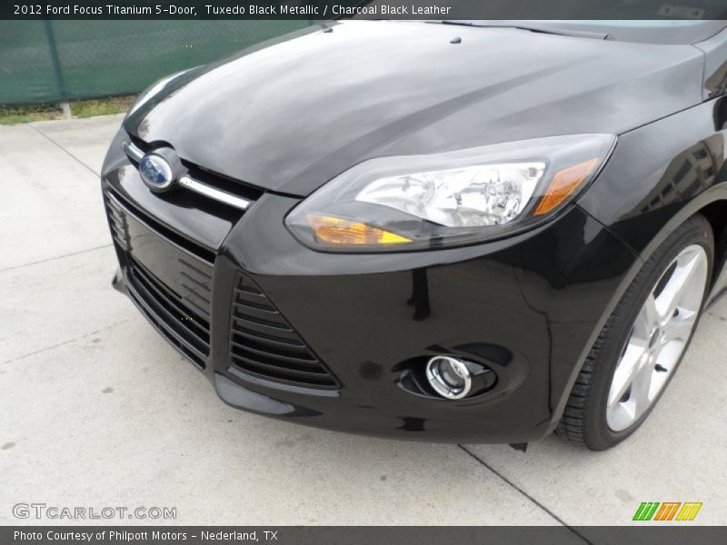 Tuxedo Black Metallic / Charcoal Black Leather 2012 Ford Focus Titanium 5-Door