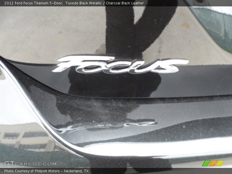 Tuxedo Black Metallic / Charcoal Black Leather 2012 Ford Focus Titanium 5-Door