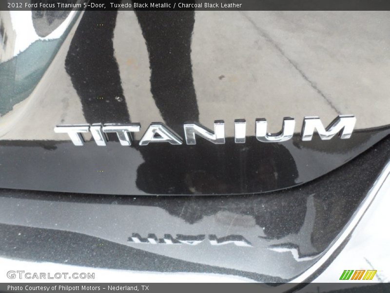 Tuxedo Black Metallic / Charcoal Black Leather 2012 Ford Focus Titanium 5-Door