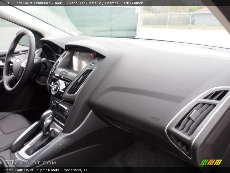Tuxedo Black Metallic / Charcoal Black Leather 2012 Ford Focus Titanium 5-Door