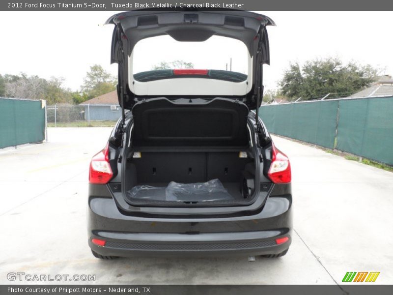 Tuxedo Black Metallic / Charcoal Black Leather 2012 Ford Focus Titanium 5-Door