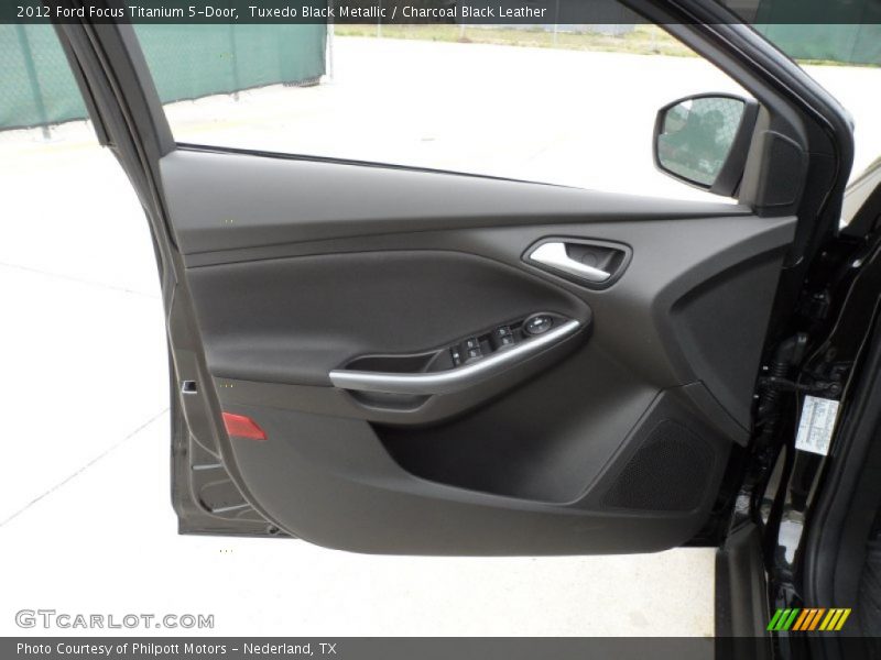Tuxedo Black Metallic / Charcoal Black Leather 2012 Ford Focus Titanium 5-Door