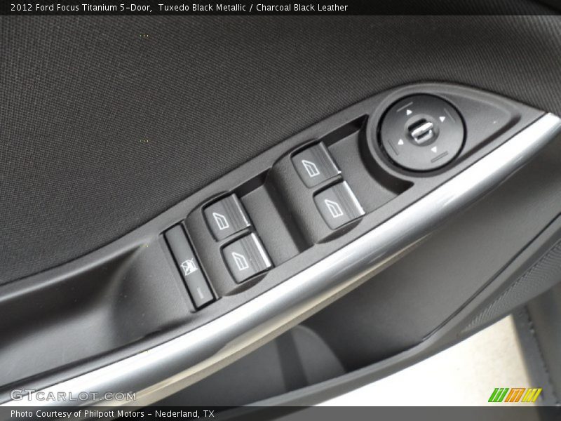 Tuxedo Black Metallic / Charcoal Black Leather 2012 Ford Focus Titanium 5-Door
