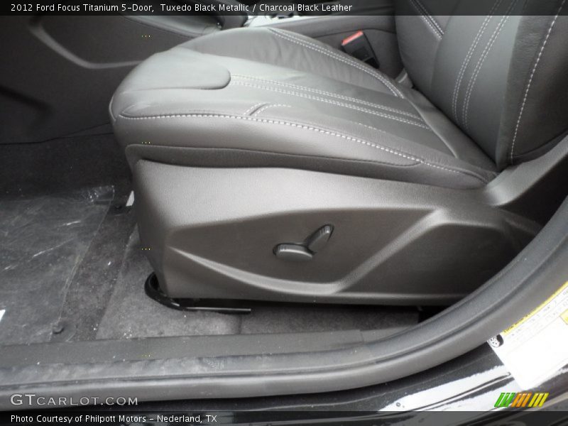 Tuxedo Black Metallic / Charcoal Black Leather 2012 Ford Focus Titanium 5-Door