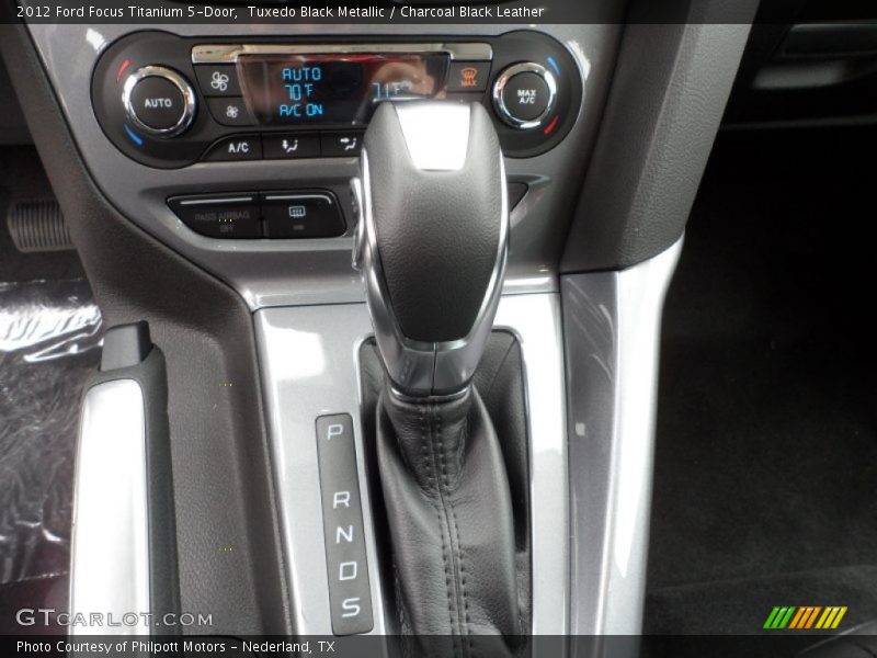 Tuxedo Black Metallic / Charcoal Black Leather 2012 Ford Focus Titanium 5-Door