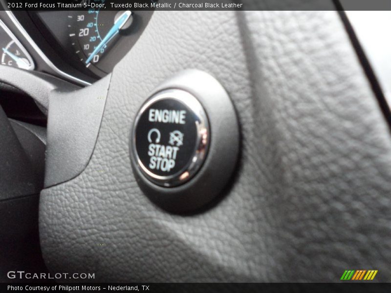 Tuxedo Black Metallic / Charcoal Black Leather 2012 Ford Focus Titanium 5-Door