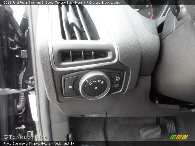 Tuxedo Black Metallic / Charcoal Black Leather 2012 Ford Focus Titanium 5-Door