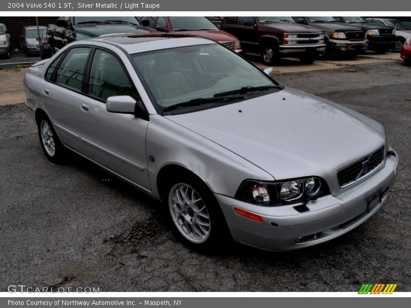 Silver Metallic / Light Taupe 2004 Volvo S40 1.9T