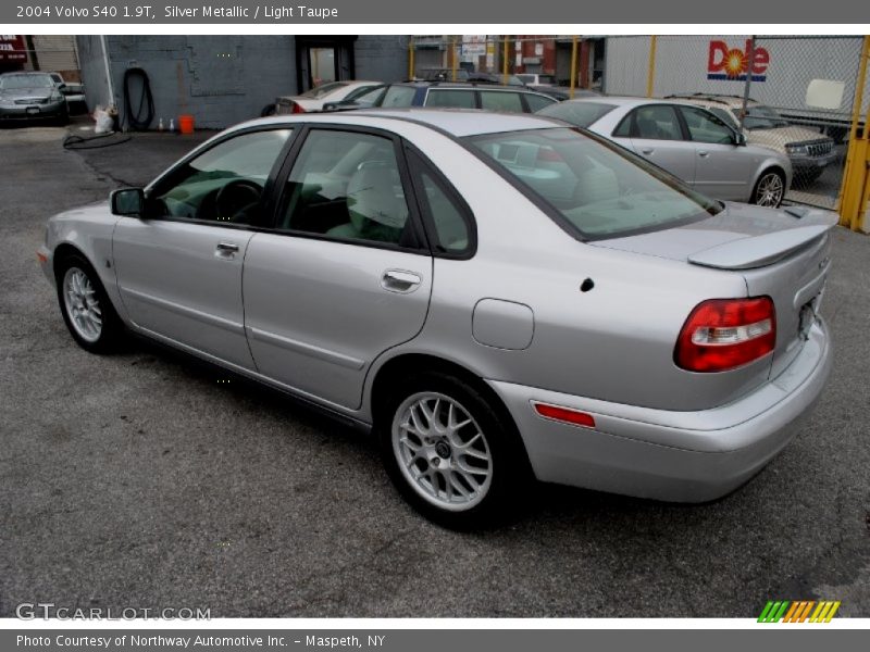 Silver Metallic / Light Taupe 2004 Volvo S40 1.9T