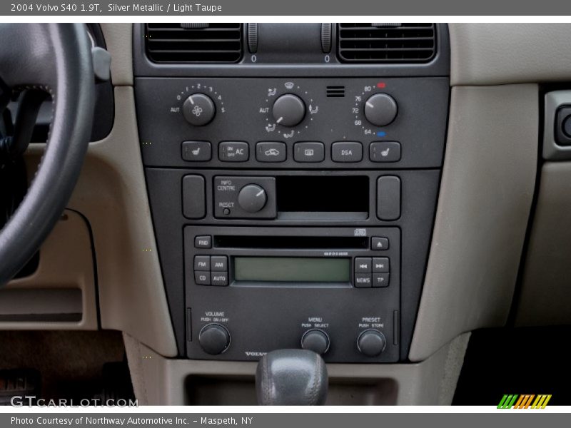 Silver Metallic / Light Taupe 2004 Volvo S40 1.9T