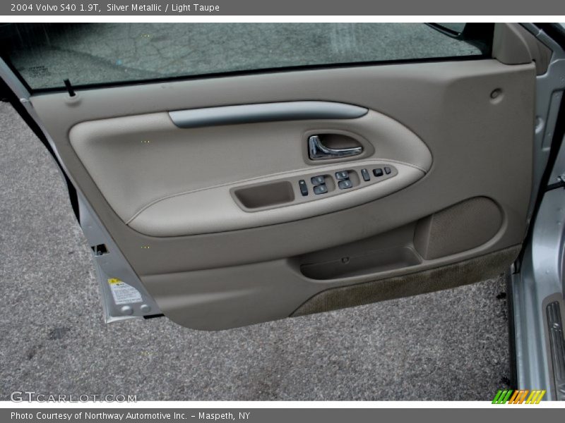 Silver Metallic / Light Taupe 2004 Volvo S40 1.9T