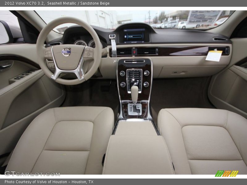 Dashboard of 2012 XC70 3.2