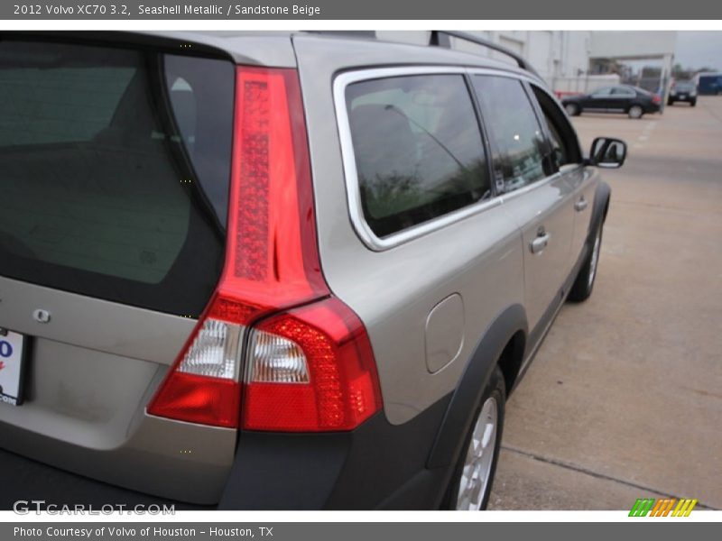 Seashell Metallic / Sandstone Beige 2012 Volvo XC70 3.2