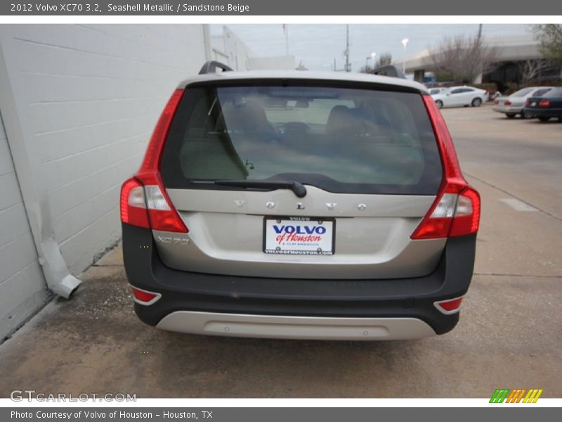 Seashell Metallic / Sandstone Beige 2012 Volvo XC70 3.2