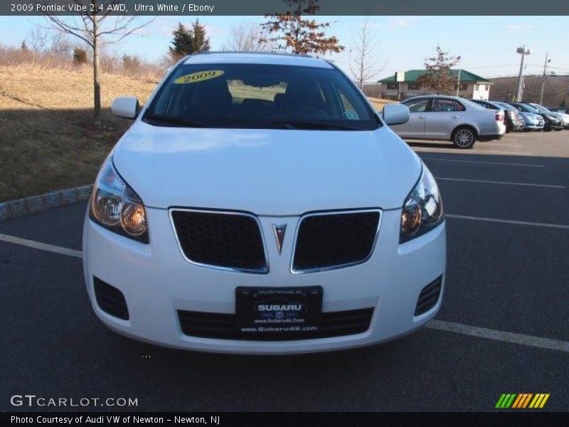 Ultra White / Ebony 2009 Pontiac Vibe 2.4 AWD