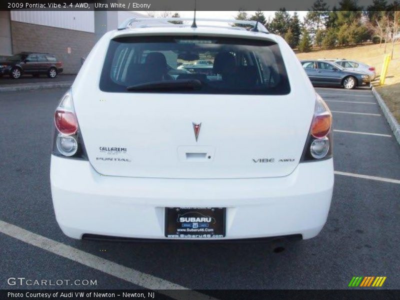 Ultra White / Ebony 2009 Pontiac Vibe 2.4 AWD
