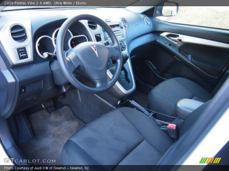 Ultra White / Ebony 2009 Pontiac Vibe 2.4 AWD