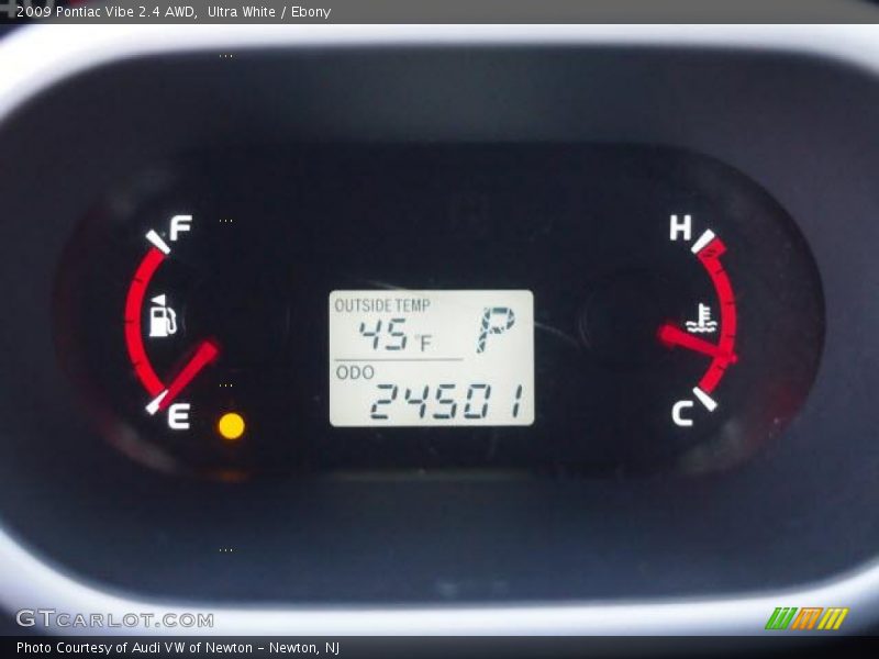 Ultra White / Ebony 2009 Pontiac Vibe 2.4 AWD