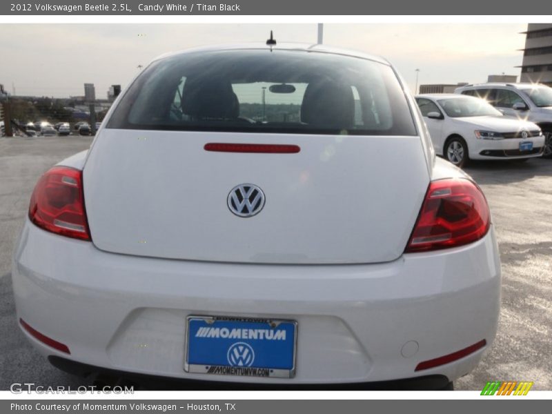 Candy White / Titan Black 2012 Volkswagen Beetle 2.5L