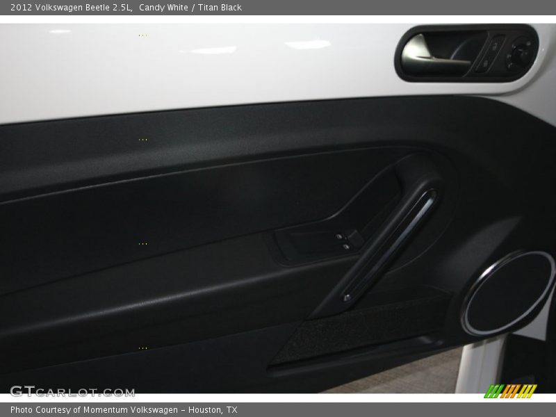 Candy White / Titan Black 2012 Volkswagen Beetle 2.5L